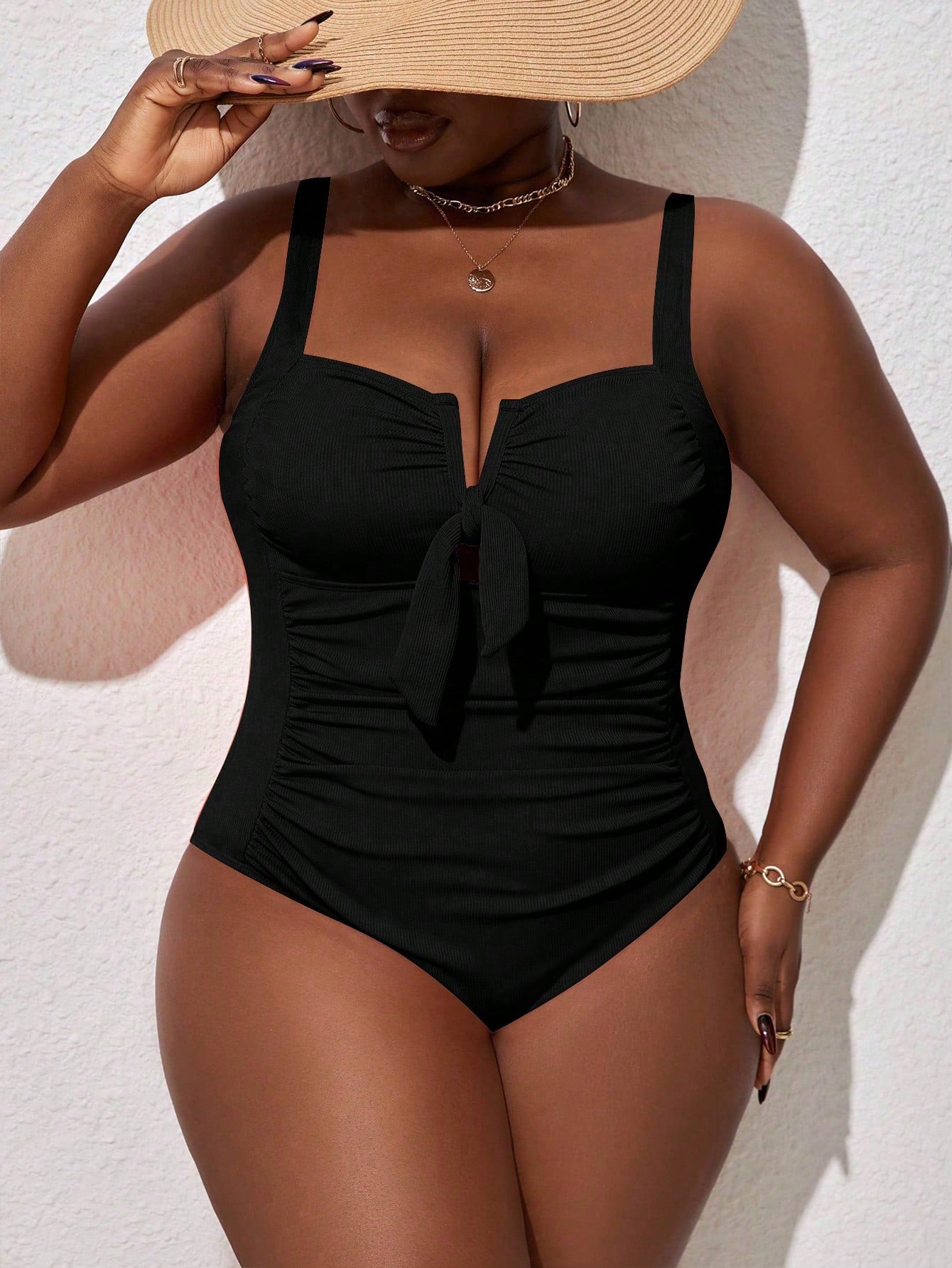 Maiô Plus Size com Decote V e Detalhes Elegantes G2