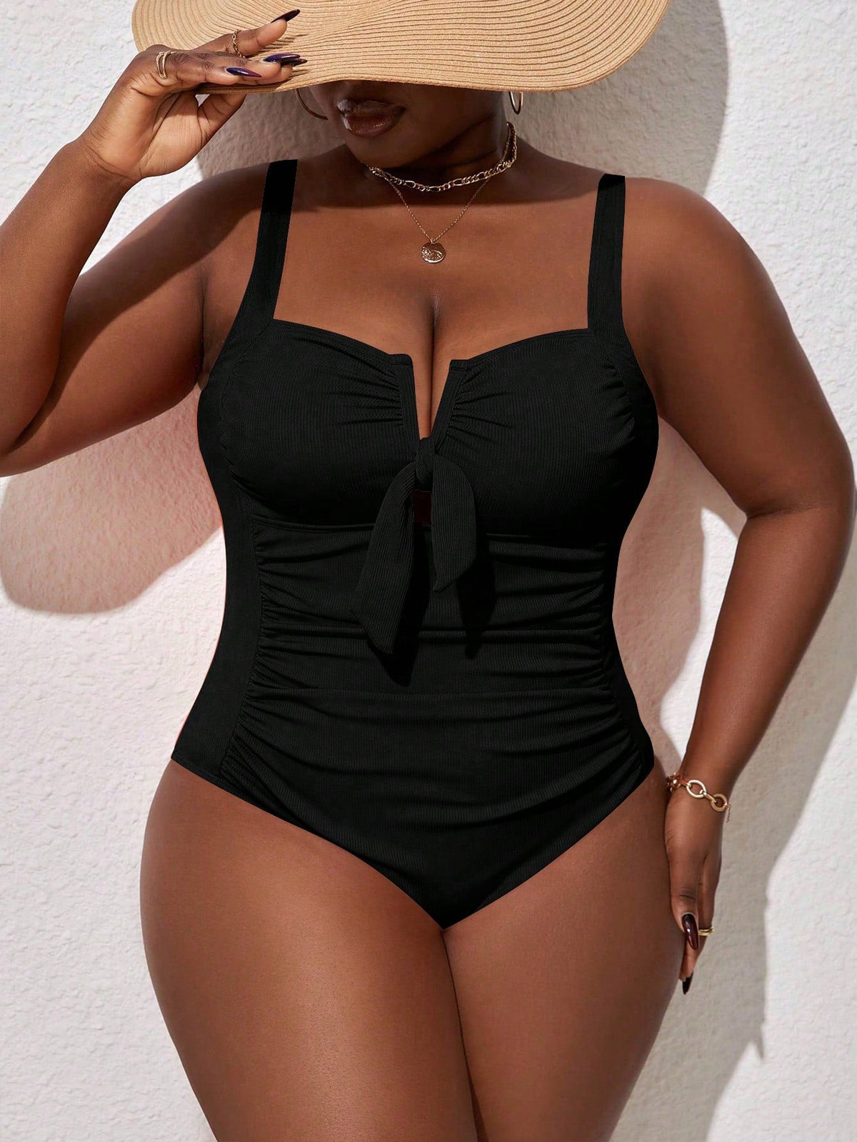 Maiô Plus Size com Decote V e Detalhes Elegantes G2